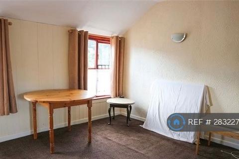 2 bedroom flat to rent, Keverne Garage, Helston, TR12