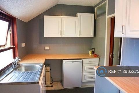 2 bedroom flat to rent, Keverne Garage, Helston, TR12