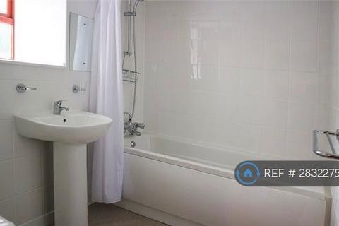 2 bedroom flat to rent, Keverne Garage, Helston, TR12