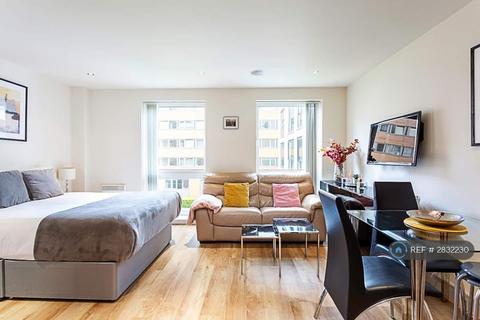 Studio to rent, Counter House, London, SW6