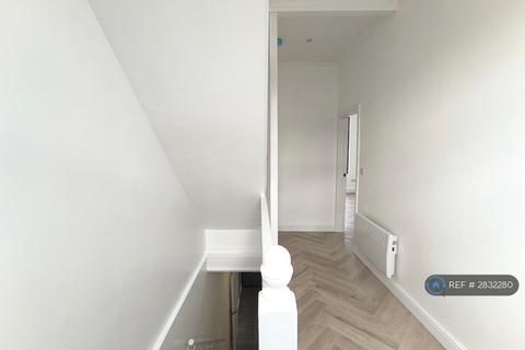 2 bedroom flat to rent, Barking Road, London, E13