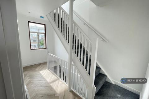 2 bedroom flat to rent, Barking Road, London, E13