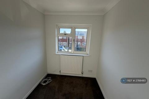 3 bedroom semi-detached house to rent, Pembroke Road, Maidstone, ME17