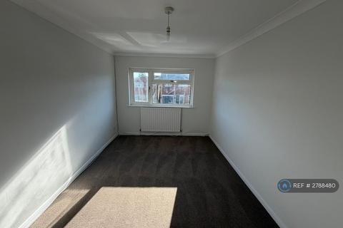 3 bedroom semi-detached house to rent, Pembroke Road, Maidstone, ME17