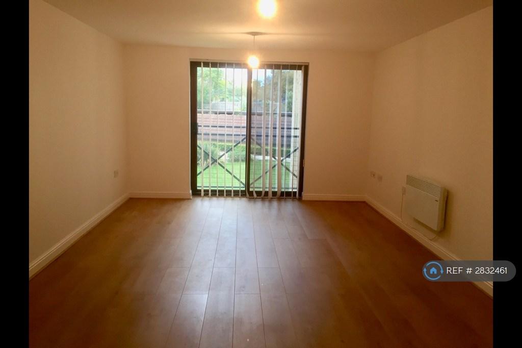 Living Room w/ Balcony View Of The Lawn