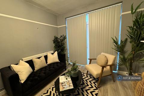 4 bedroom flat to rent, Sutherland Road, London, E17