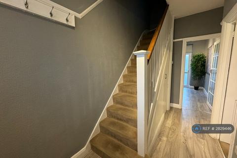 4 bedroom flat to rent, Sutherland Road, London, E17