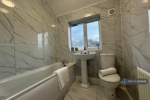 4 bedroom flat to rent, Sutherland Road, London, E17
