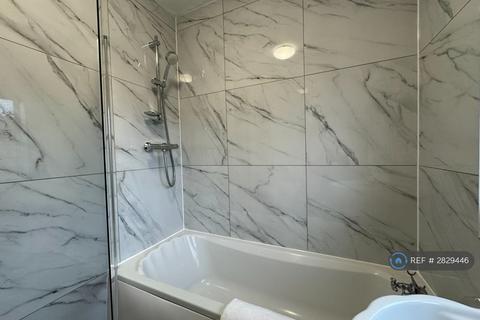 4 bedroom flat to rent, Sutherland Road, London, E17