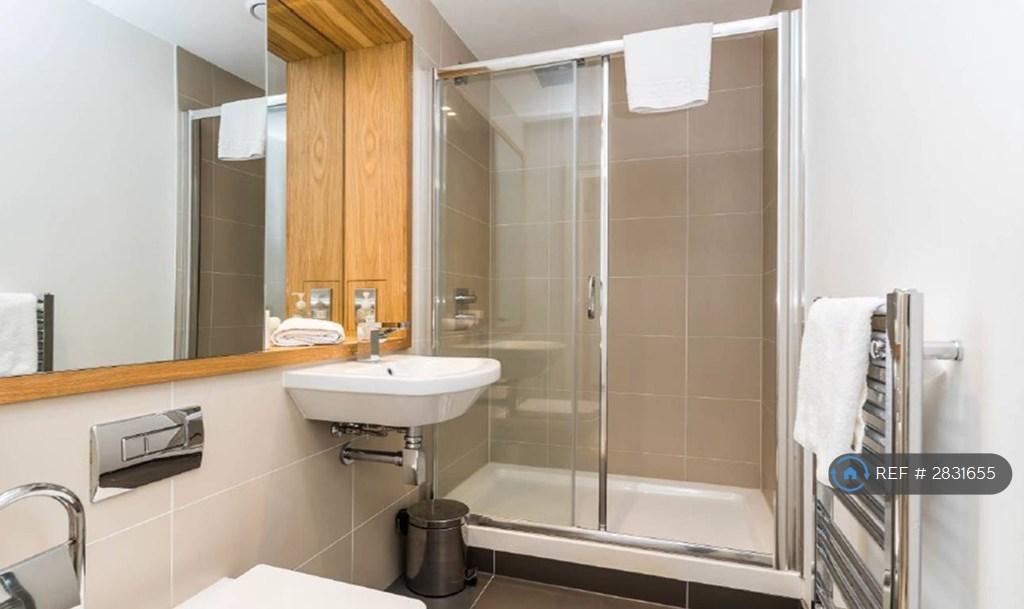 En-Suite Bathroom