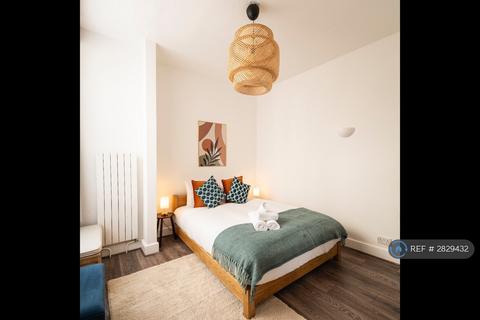 2 bedroom flat to rent, Cornwall Gardens, London, SW7