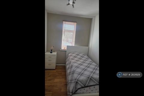 3 bedroom terraced house to rent, Harrow Lane, St Leonard's On Sea, TN37