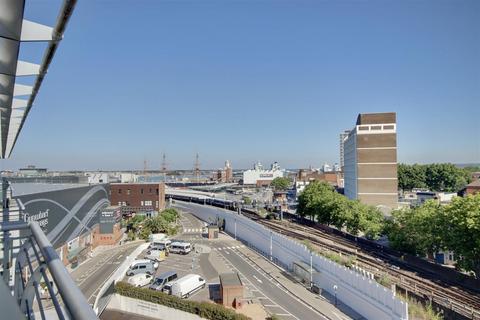 2 bedroom flat to rent, The Round House, Gunwharf Quays, Portsmouth