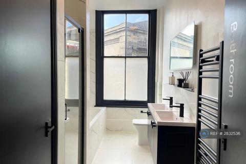 1 bedroom in a flat share to rent, Parsons Green Lane, London, SW6