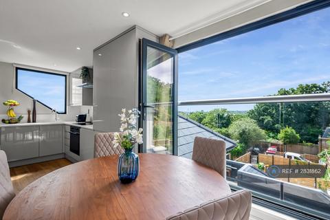 Studio to rent, Alexandra Park Road, London, N22