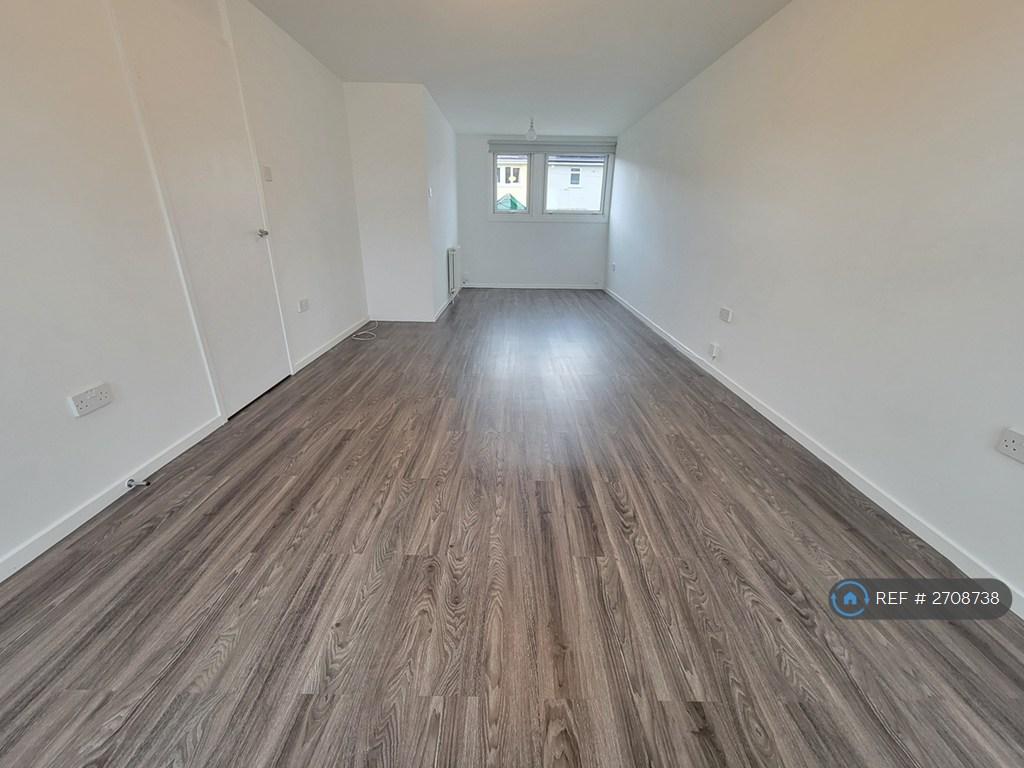 Living Room/Dining Area