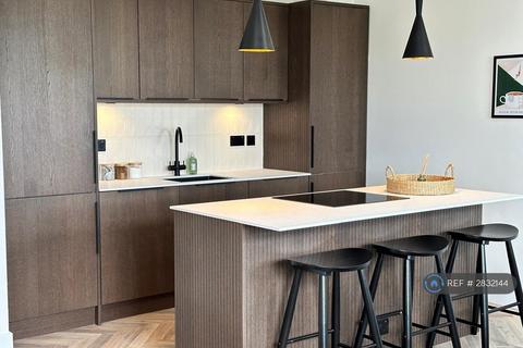 1 bedroom flat to rent, St. Paul's Court, London, SW4