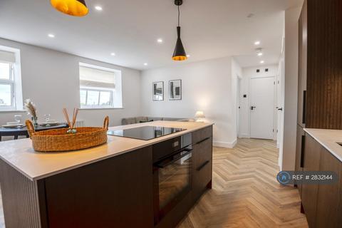 1 bedroom flat to rent, St. Paul's Court, London, SW4
