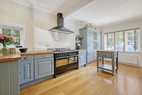 5 bedroom detached house for sale, Hillside Walk, Brentwood, CM14
