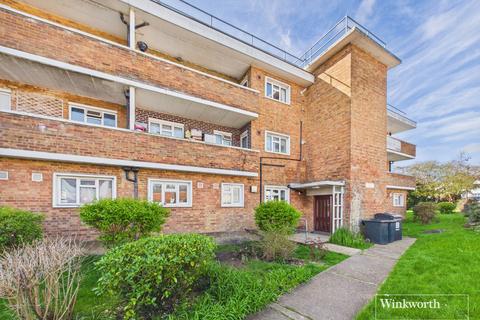 2 bedroom apartment to rent, Campbell Court, Kingsbury NW9