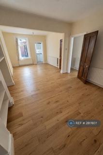 2 bedroom terraced house to rent, Queens Road, Morden, SM4