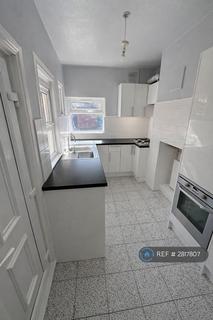 1 bedroom in a house share to rent, Queens Road, Morden, SM4