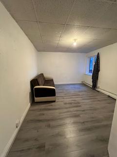 2 bedroom flat to rent, High Road, Romford RM6