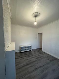 2 bedroom flat to rent, High Road, Romford RM6