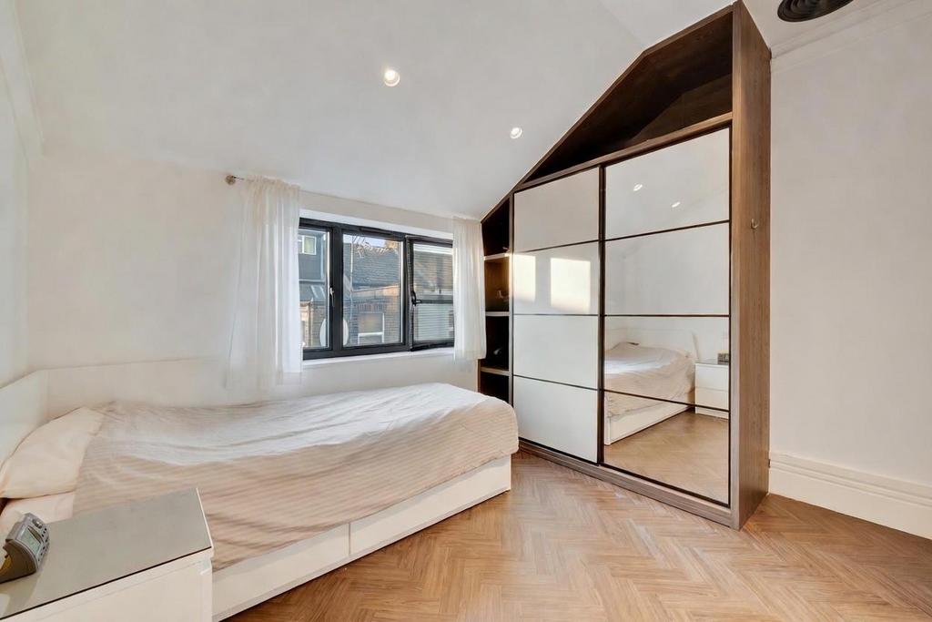 Bed 3.jpg