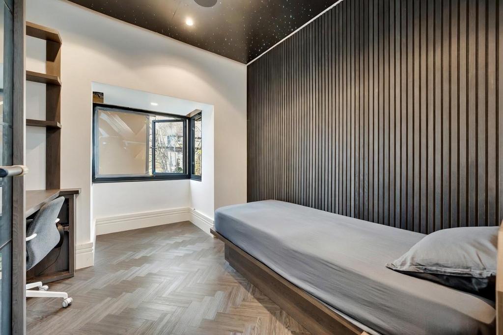Bed 1.jpg
