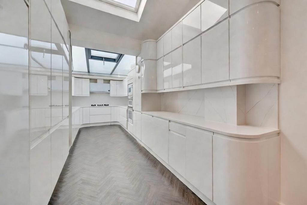 Kitchen .jpg