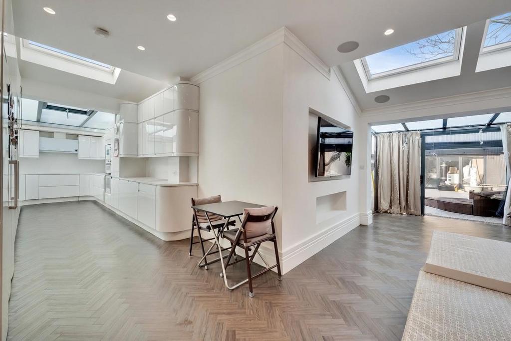 Kitchen lounge 1.jpg