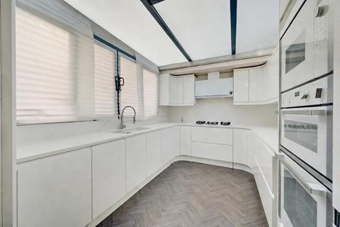 undefined, Belton Road, London