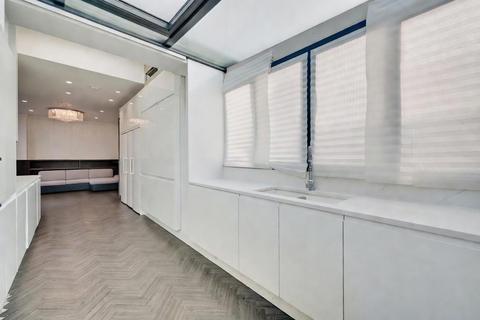undefined, Belton Road, London