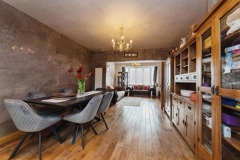 4 bedroom terraced house for sale, Fairlop Road, ILFORD, Essex, IG6