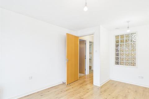 2 bedroom apartment to rent, Giles Street, Edinburgh, Midlothian, EH6