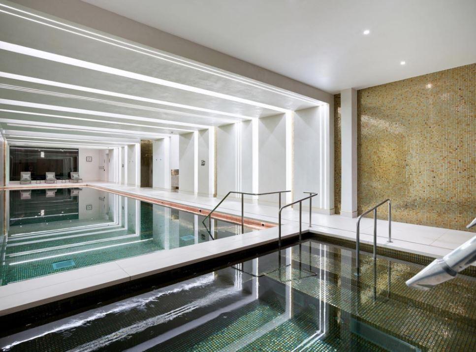 Pool &amp; Jacuzzi
