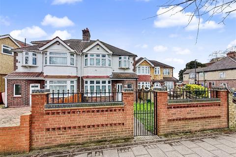 undefined, Bath Road, Cranford TW5
