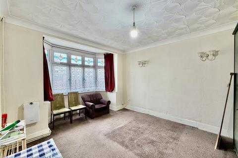 undefined, Bath Road, Cranford TW5