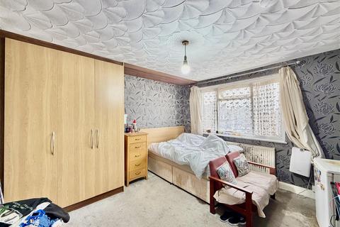 undefined, Bath Road, Cranford TW5