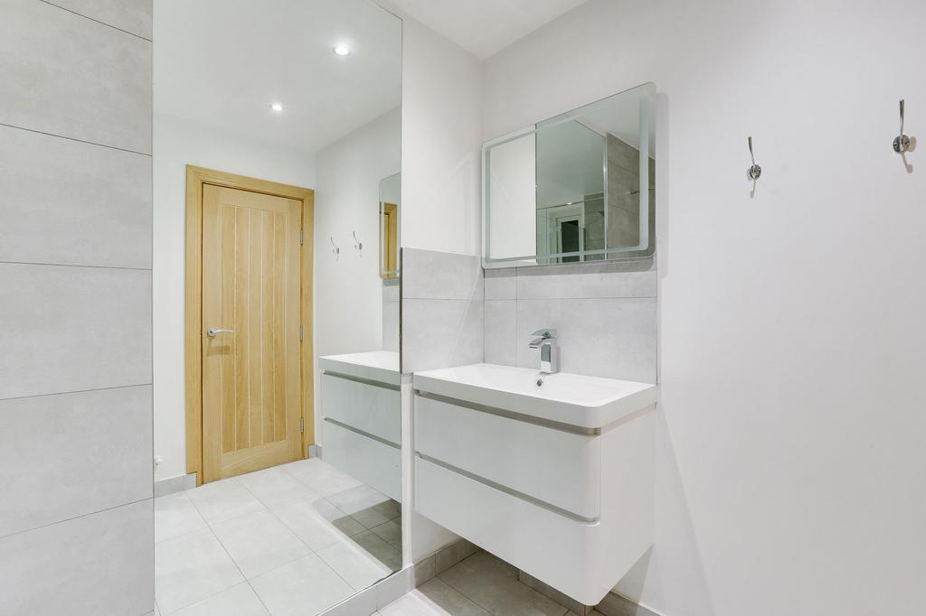 Outbuilding - Shower Room