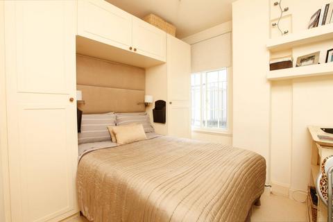 St George's Court, Chelsea, London, SW3