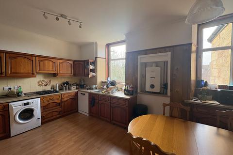 3 bedroom flat to rent, Neilston Road, Paisley, PA2