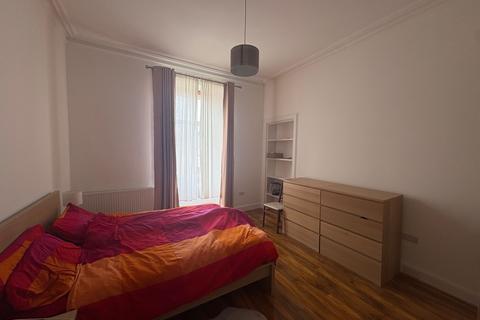3 bedroom flat to rent, Neilston Road, Paisley, PA2