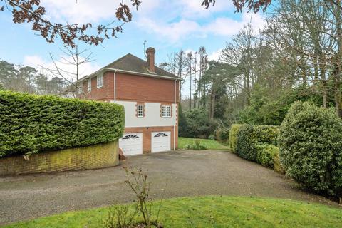 4 bedroom detached house for sale, Linkside South, Surrey GU26