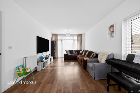 4 bedroom end of terrace house for sale, Helios Way, Barnet