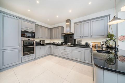 4 bedroom house for sale, Tolworth Park Road, Surbiton KT6