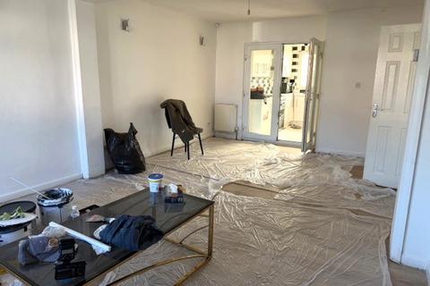 4 bedroom semi-detached house to rent, Boxtree Lane, HA3