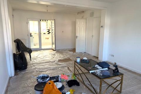 4 bedroom semi-detached house to rent, Boxtree Lane, HA3
