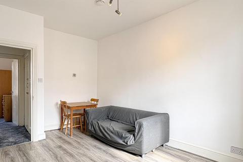 1 bedroom apartment to rent, Ladbroke Crescent